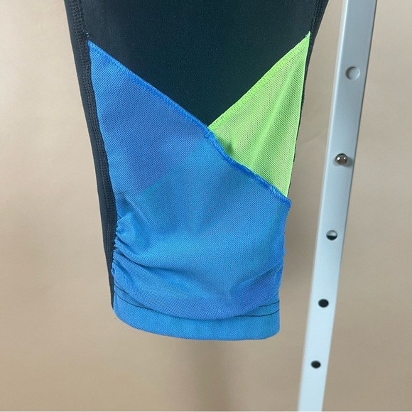 Nike Women's Medium Dri-Fit Legend Low Rise Veneer Capris 2.0 Leggings Neon Mesh - Picture 3 of 9